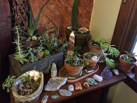 Plants And Crystals, Crystal Room, Meditation Room Decor, Hippy Room, Spiritual Decor, Indie Room, Future Apartment, Dreamy Room, Safe Haven