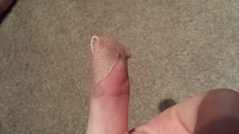 How to attach a thumb bandage Arm With Bandage Snapchat, How To Tape Thumb, Bandage Finger, How To Put Bandage On Finger, Bandage Snap, How To Put On Bandages, Finger Bandages, Gym Photos, Attachment Styles