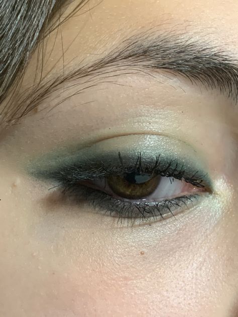 Pale Green Eyeshadow, Brown Eyes Green Eyeshadow, Subtle Green Eyeshadow, Subtle Green Eye Makeup, Eye Makeup Subtle, Dark Academia Makeup, Makeup Subtle, Academia Makeup, Brown Eye Makeup