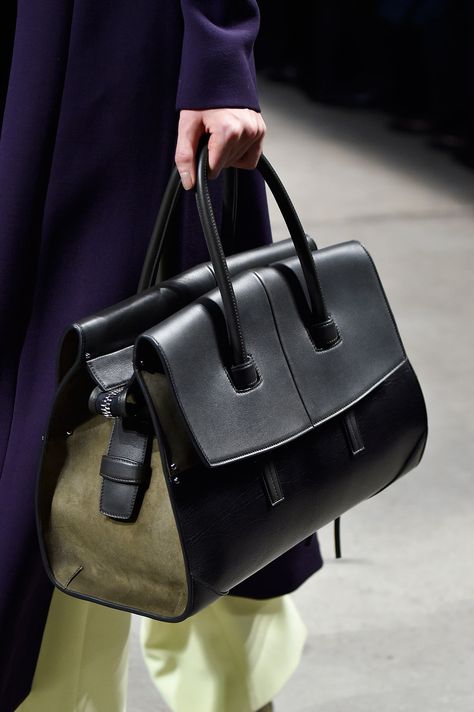 Narciso Rodriguez Fall 2015 Runway Bags, Celine Micro Luggage, Uni Bag, Michael Kors Fall, Handbag Pattern, Narciso Rodriguez, Celine Bags, Pretty Bags, Work Bag