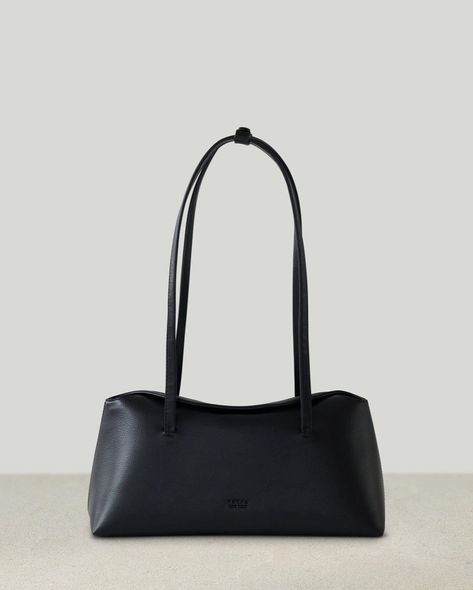 The Chrystie Bag. Now available to shop only at frejanyc.com Orders will ship in one week 🤍🖤🤎 | Instagram Black Lether, Handbag Trends, Minimalist Chic, Key Clip, Pretty Bags, Trending Handbag, Leather Messenger Bag, Work Bag, Hailey Bieber