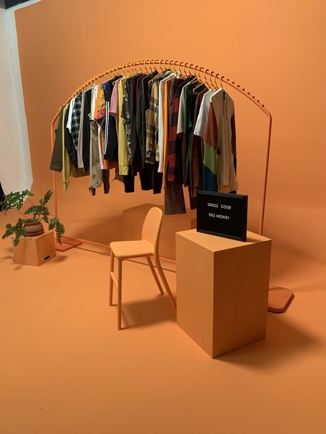 Exhibition Stall Design For Clothes, Creative Clothing Display, Clothing Pop Up Display, Pop Up Merchandise Display, Clothing Brand Pop Up Shop Setup, Instore Display Design, Apparel Booth Display, Pop Up Clothing Shop, Pop Up Clothes Shop Display