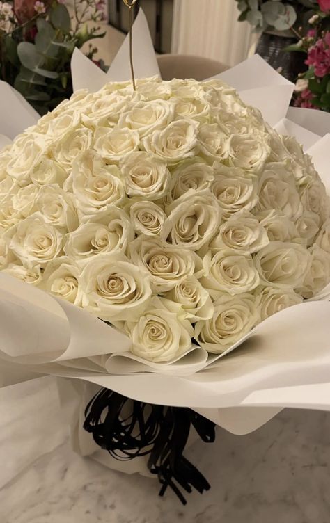 Rose Buket, Big White Flowers, Roses Bouquet Gift, Dozen Red Roses, White Flower Bouquet, White Rose Bouquet, Luxury Flower Bouquets, Boquette Flowers, Flowers Bouquet Gift