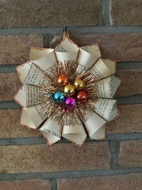 Paper Cone Wreath, Book Page Ornaments Diy, Upcycled Books Crafts, Diy Christmas Crafts To Sell, Recycled Christmas Decorations, Christmas Orniments, Sheet Music Crafts, Wreath For Christmas, Books Crafts