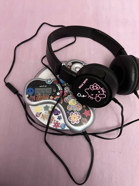 Hello Kitty Headset, Sony Wired Headphones Aesthetic, Cd Player Portable, Portable Cd Player Aesthetic, Cute Cd Player, Wired Headphones Aesthetic, Hello Kitty Cd Player, Cd Player Aesthetic, Sony Headphones Aesthetic