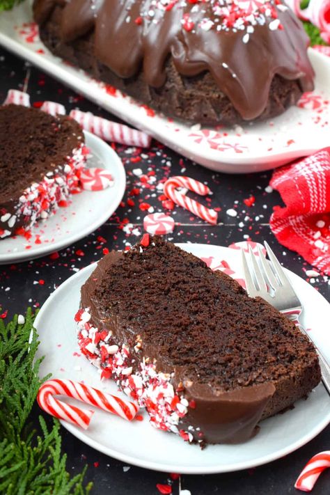 When you combine cocoa, coffee, and peppermint, they form the perfect flavour combination; and these flavours are bold and delicious in this Mocha Peppermint Loaf.  Because this loaf is made with buttermilk, it remains very moist.  Drizzled with a peppermint ganache and topped with crushed peppermint candy, this loaf is certainly decadent! This recipe makes two loaves - one for you and one to share! Chocolate Peppermint Quick Bread, Peppermint Mocha Brownies, Holiday Loaf Bread Recipes, November Deserts, Chocolate Peppermint Recipes, Chocolate Peppermint Bread, Christmas Mini Loaves, Mini Loaf Bread Recipes Christmas Gifts, Christmas Loaf Bread