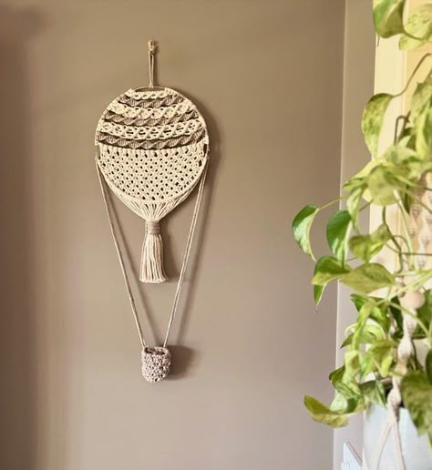 Macrame Balloon, Macrame Hot Air Balloon, Macrame Baby, Macrame Hanger, Balloon Ideas, Macrame Wall Art, Macrame Design, Macrame Wall, Baby Bag