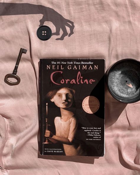 Coraline | Bookstagram | Book aesthetic | Gothic | Horror | Mystery Coraline Book Aesthetic, Horror Book Aesthetic, Gothic Books Aesthetic, Horror Books Aesthetic, Coraline Book, Gothic Academia, Mango Milkshake, Star Aesthetic, Coraline Aesthetic