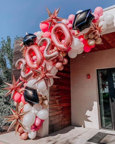 Pharmd Graduation, Pink Graduation Party, Grad Party Theme, High School Graduation Party Decorations, College Grad Party, Balloon Business, Backyard Graduation Party, Outdoor Graduation Parties, Outdoor Graduation