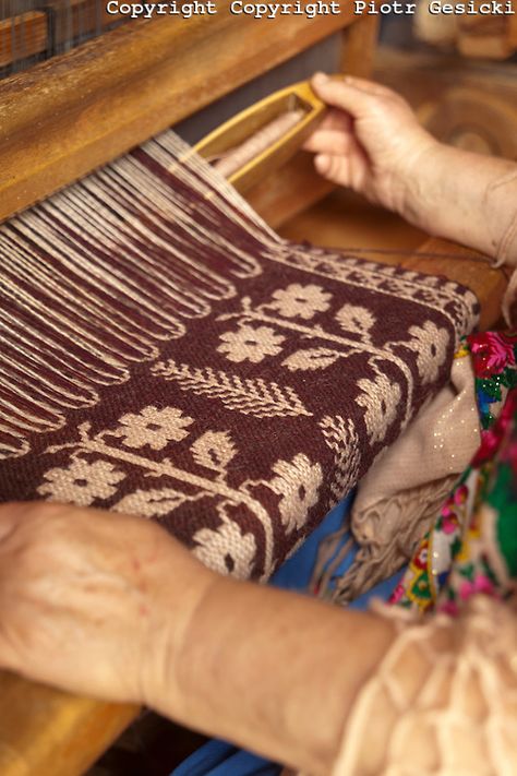 Traditional Weaving Pattern, Fabric Workshop, Weave Art, Poland Photography, Weaving Fabric, Weaving Loom Diy, Rigid Heddle Loom, Traditional Textiles, Inkle Weaving