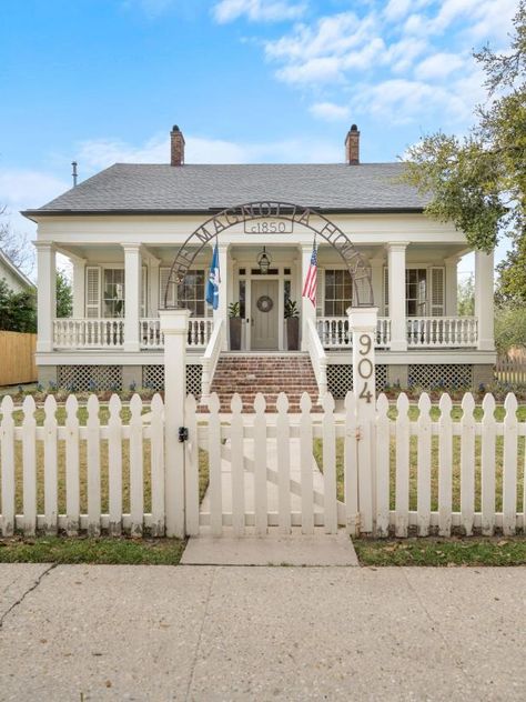 Neutral Eclectic Living Room, Brick Greek Revival Exterior, Small Greek Revival House Plans, Greek Revival Mansion, Greek Revival Farmhouse Plans, New Orleans Architecture Creole Cottage, Deck Shade, Eclectic Dining, Greek Revival Home