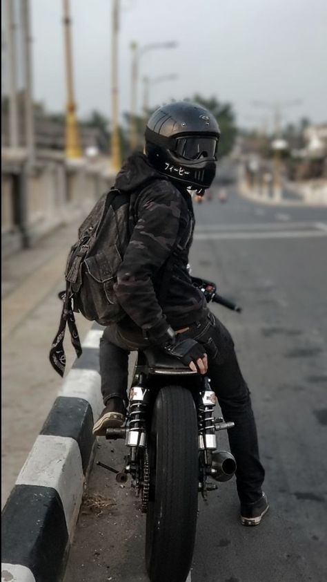 Cafe Racer Outfit, Biker Outfit Men Motorcycles, Cafe Racer Aesthetic, Cafe Racer Wallpaper, Biker Photography, Cafe Racer Design, Moto Custom, Мотоциклы Cafe Racers, Bike Aesthetic