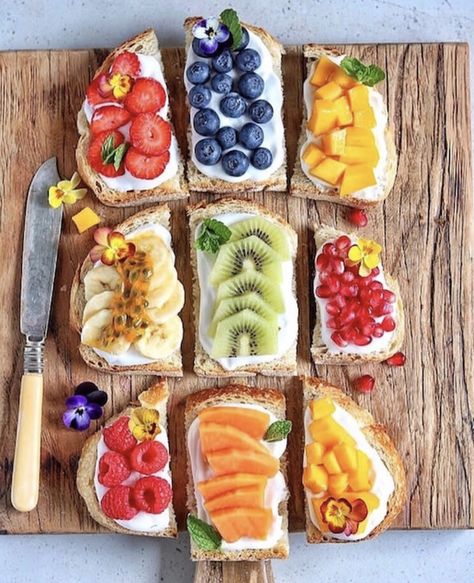 Yogurt Toast, Toast Ideas, Fruity Snacks, Light Food, Seasonal Produce, Rainbow Food, Eat The Rainbow, Clean Food, Coconut Yogurt