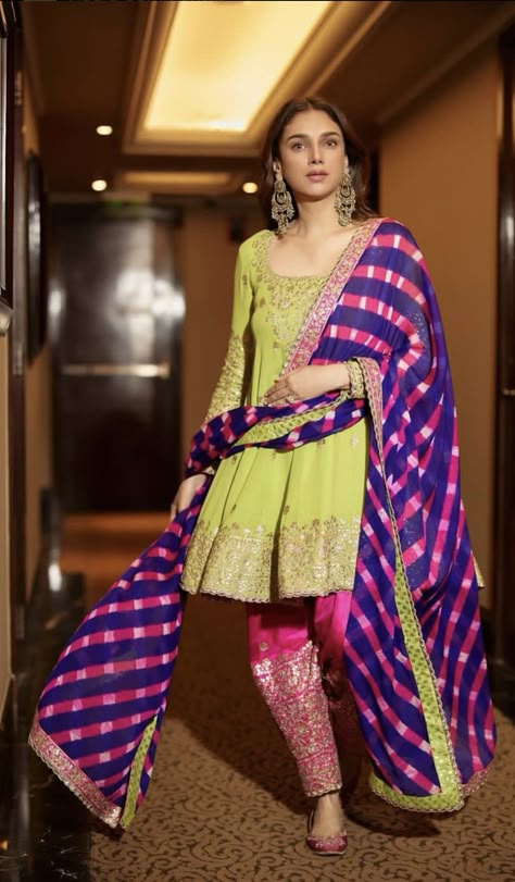 Anarkali Punjabi Suits, Frock Style Suit, Salwar Suits For Wedding, Pakistani Salwar Suit, Diwali Dresses, Silk Kurti Designs, Indian Sari Dress, Indian Bride Outfits, Fashionable Saree Blouse Designs