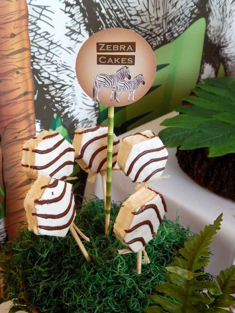 Zebra cakes at a safari birthday party! See more party planning ideas at CatchMyParty.com! Safari Jungle Birthday Party, Safari Snacks, Vbs Snacks, Zebra Cakes, Adventure Birthday Party, Zoo Birthday Party, Jungle Safari Birthday, Wild Birthday Party, Adventure Party