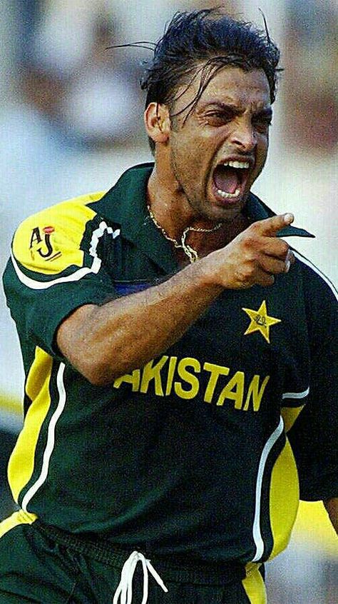 Shoaib Akhtar Wallpaper, Shoaib Akhtar Bowling, Cricketer Wife, Virat Kohli Portrait Photography, Shoaib Akhtar, Pak Cricket, Cricket Lover, Fast Bowling, Editing Videos