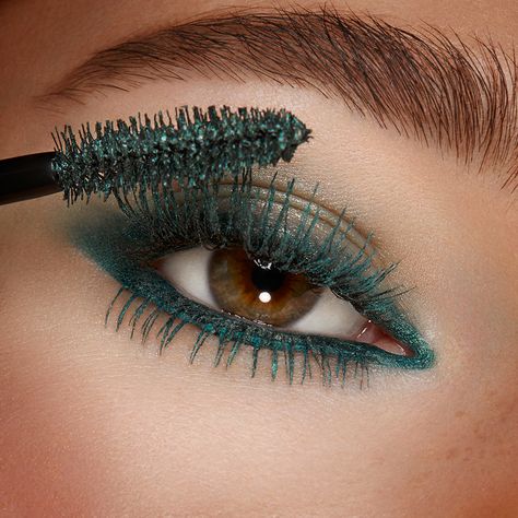 97.7k Likes, 687 Comments - KIKO Milano Official (@kikomilano) on Instagram: “Add colour and volume to your lashes in just one stroke 😍⁣ Smart Colour Mascara 08 - Water…” Mascara Bleu, Colour Mascara, Water Eyeshadow, Green Mascara, Colored Mascara, Blue Mascara, Eye Makeup Tools, Instagram Add, Long Lasting Eyeliner