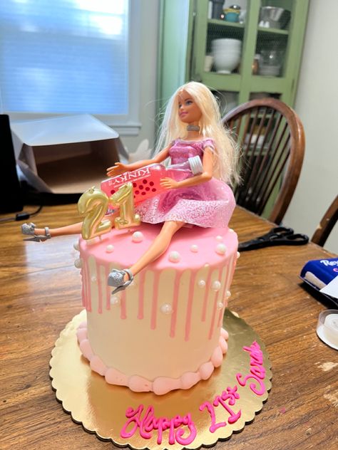 21st Birthday cake aesthetic barbie nip decorative hot pink 21st Birthday Cake Aesthetic, Birthday Cake Aesthetic, Aesthetic Barbie, 21st Bday Ideas, Cake Aesthetic, Lunch Idea, 21st Birthday Cake, Amy Winehouse, Cake Decorating Tips