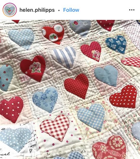 Top Floor Bedroom, Santa Signs, Patch Inspiration, Quilt Hearts, Fabric Carrots, Christmas Styling, Pretty Quilts, Heart Quilts, Patchwork Inspiration