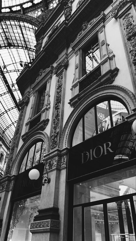 DIOR Black And White Dior Wallpaper, Dior Aesthetic Black And White, Grey Dior Wallpaper, Dior Black And White Aesthetic, Dior Dark Aesthetic, Black Dior Wallpaper, Dior Aesthetic Dark, Dior Wallpapers Aesthetic, Vintage Dior Aesthetic