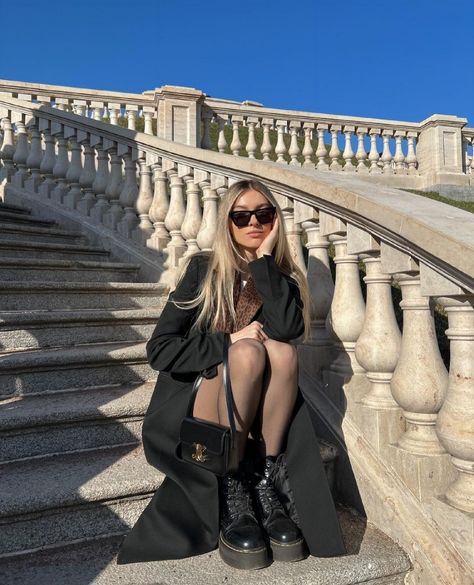 Paris Picture Ideas, Liza Rudkevich, Rome Pictures, Paris Instagram Pictures, Rome Photo, London Pictures, Europe Outfits, Paris Pictures, Business Casual Outfits For Work