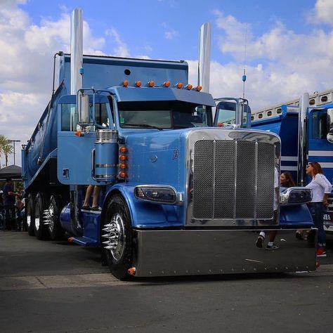 Mundo_Truck047 on Instagram: “#worktruck #trucklife #truckdriver #pertebilt389 #mundo_truck047🌎” 389 Peterbilt, Peterbilt Dump Trucks, Trucking Life, Show Trucks, Dump Trucks, Work Truck, Dump Truck, Peterbilt, Truck Driver