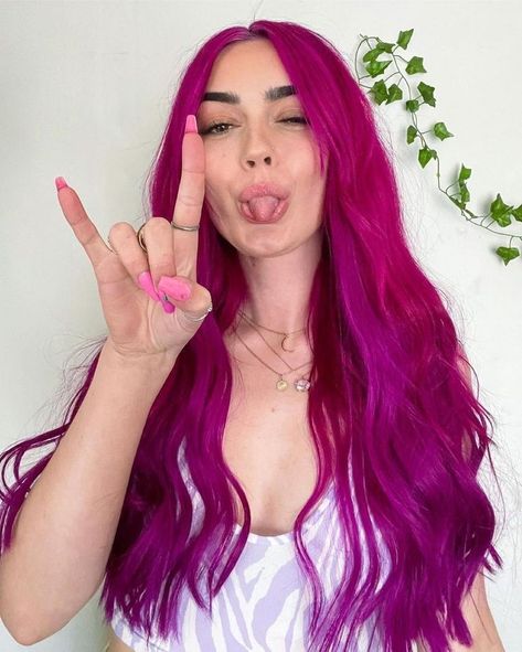 Lush Fuchsia + Plum melt on @yo_im_jo 💖💜 What is your dream hair color? Fuschia Hair, Magenta Hair Colors, Hair Melt, Fantasy Hair Color, What Is Your Dream, Pink Purple Hair, Magenta Hair, Pink Hair Dye, Color Melt