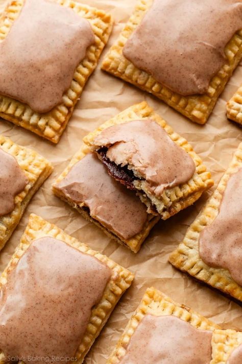 If you enjoy making from-scratch versions of store-bought favorites, you will love these homemade frosted brown sugar cinnamon pop tarts made with homemade pie crust. Like my chocolate pastry tarts recipe, this is a fun baking project you can absolutely handle if you follow my thorough step-by-step instructions. Recipe on sallysbakingaddiction.com Pop Tart Pie, Brown Sugar Cinnamon Pop Tarts, Cinnamon Pop Tarts, Homemade Pop Tarts Recipe, Chocolate Pop Tarts, Brown Sugar Pop Tarts, School Baking, Pocket Pies, Individual Cheesecakes