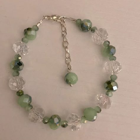 Green and clear glass beaded bracelet. Jewelry Aesthetic Green, Friendship Bracelets Glass Beads, Beaded Green Bracelet, Bead Crystal Bracelet, Green Beaded Bracelets Aesthetic, Clear Bracelet Ideas, Cute Green Bracelet, Diy Green Bracelet, Beaded Bracelets Glass Beads