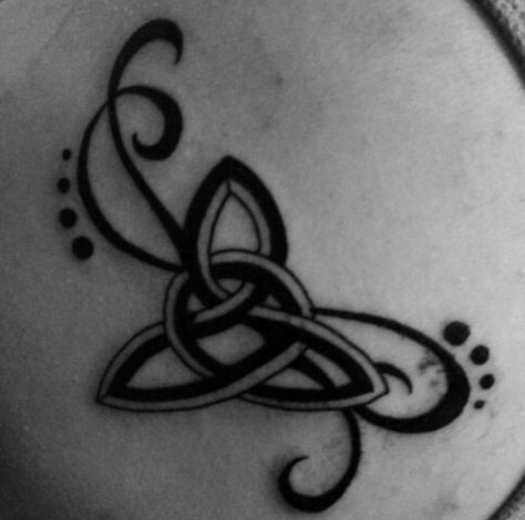 Western Irish Trinity Knot Tattoo Celtic Band Tattoo, Celtic Heart Tattoo, Tattoo Mother Daughter, Celtic Tattoo For Women, Trinity Knot Tattoo, Tattoo Therapy, Courage Tattoos, Tattoo Celtic, Tattoo Mother