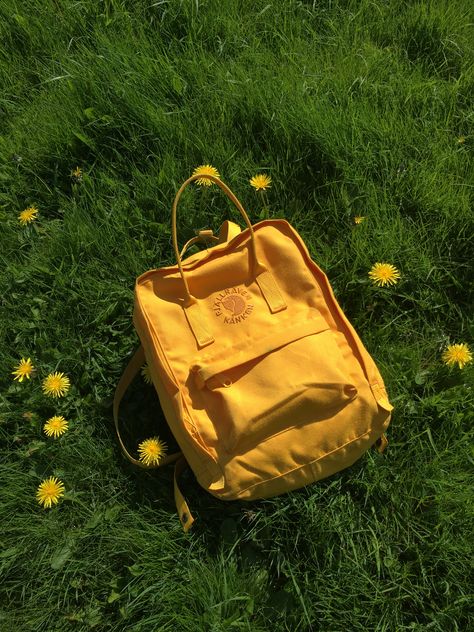 Yellow Backpack Aesthetic, Yellow Kanken, Re Kanken, Uni Bag, Yellow Backpack, Fjällräven Kånken, Aesthetic Backpack, Water Energy, Sunflower Yellow