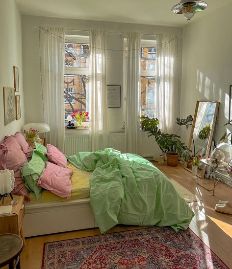 Anna Konetz (@nordwind.hygge) • Instagram photos and videos Bedroom With Coloured Walls, Dutch Room Aesthetic, Cozy Bedroom Colorful, Room Ideas Aesthetic Colorful, Colorful Interiors Bedroom, Aesthetic Room Ideas Bedrooms, Artsy Room Aesthetic, Spacious Bedroom Ideas, White Wall Bedroom Ideas