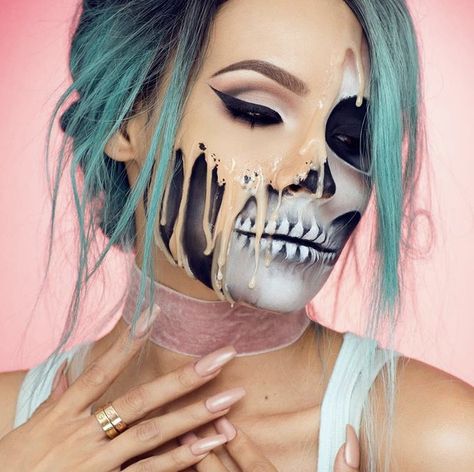 Desi Perkins melted makeup Halloween look Makeup Clown, Makeup Zombie, Creative Halloween Makeup, Halloweenský Makeup, Halloween Make-up Looks, Party Make-up, Halloween Makeup Diy, Halloween Makeup Pretty, Special Fx Makeup