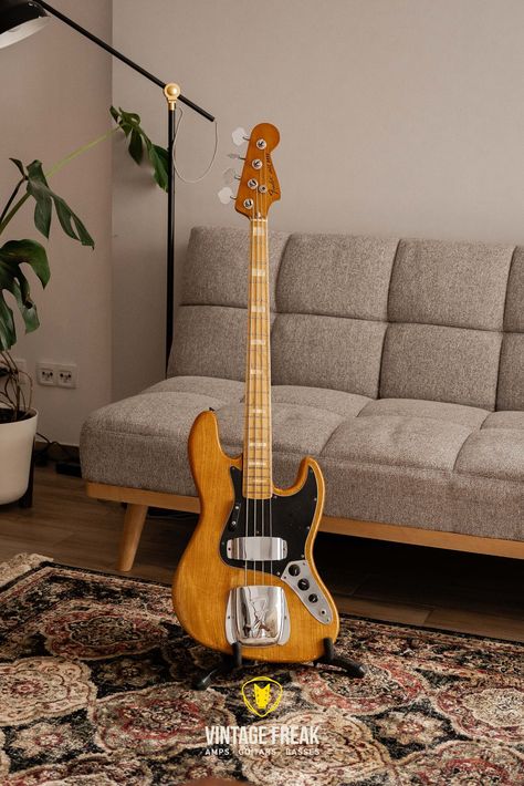 Fender Jazz Bass... - Vintage Freak Amps - Guitars - Basses Fender P Bass, Fender Precision Bass Guitar, Fender Jazz, Vintage Bass, Fender Jazz Bass, Fender Precision Bass Sunburst, Bass Guitars, Guitar Amp, Bass Guitar