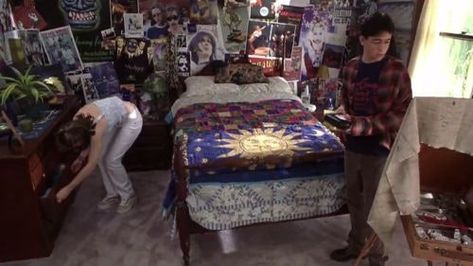 11 Fashionable '90s Bedrooms From TV & Movies You Would've Killed To Have — PHOTOS 90s Bedrooms, Movie Bedroom, Kat Stratford, 90s Bedroom, Grunge Bedroom, 10 Things I Hate About You, Estilo Indie, Grunge Room, Aesthetic Rooms