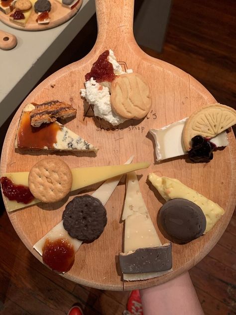 Cheese Fruit Nut Pairing, Cheese Accompaniments, Wensleydale Cheese, Pub Cheese, Honey Barbecue, Cookies Party, Spicy Cheese, Cheese Wine, Party Food Buffet