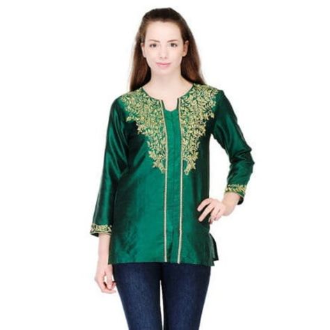 This listing is about a beautiful bottle green embroidered silk tunic #silktunicsforwomen #silktunictop #silktunicdress #silktunicsindian #silktunicoutfit Silk Tops For Women, Indian Summer Dress, Green Silk Top, Indian Tunic Tops, Indian Tops, Golden Embroidery, Bikinis Crochet, Indian Tunic, Embroidered Kurti