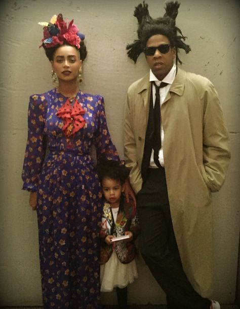 GREAT DUO-JAY Z & BEYONCÉ as JEAN MICHEL BASQUIAT & FRIDA KAHLO (BROOKLYN BOYS-JZ&JMB) Beyonce Halloween Costume, Beyonce Dress, Beyonce Family, King B, Blue Ivy Carter, Beyonce Knowles Carter, Style Africain, Celebrity Halloween Costumes, Beyoncé Giselle Knowles-carter