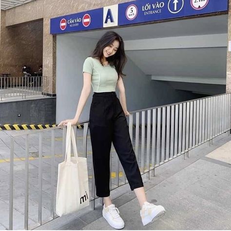 Mode Ulzzang, Outfit Korean Style, Korean Outfit Street Styles, Jeans Outfit Ideas, Casual College Outfits, Korean Casual Outfits, Foto Tips, Casual Day Outfits, Elegante Casual