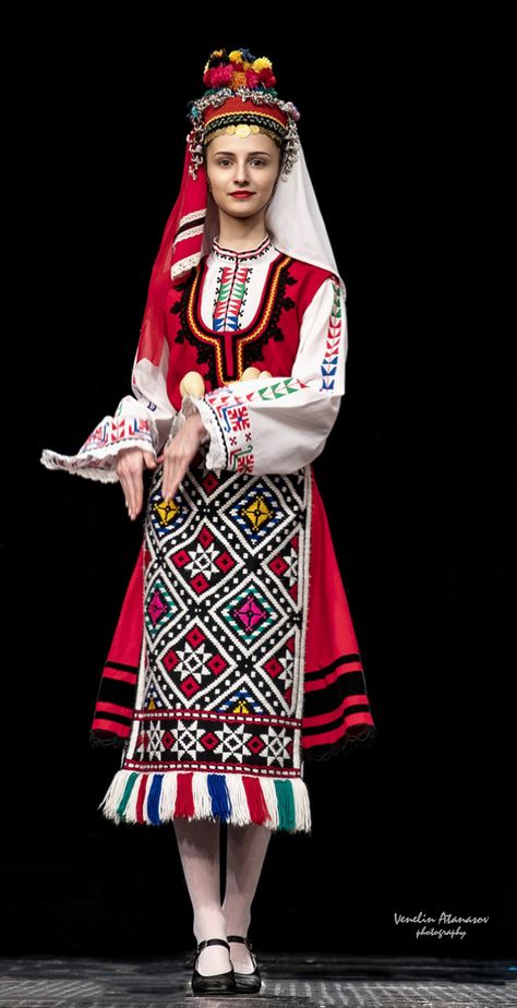 Bulgarian Costume, Bulgarian Women, Bulgarian Clothing, Facial Tips, Slavic Folklore, Shabby Chic Cards, Folk Doll, 19th Century Fashion, Costume National