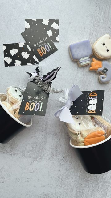 sarah // cookie printable shop on Instagram: "Packaging idea 💡 these 9 ounce treat cups I bought from Amazon make such a cute & simple little Halloween option! I used my 5x7 bags and 6 mini cookies, a twist tie bow and wa-la ✨ #cookiepackaging #cookiedecorating #halloweencookies" Mini Cookies Packaging Ideas, Boo Boo Bags, Halloween Sugar Cookies, Cookie Bags, Cookie Packaging, Mini Cookies, Cookie Gifts, Bag Packaging, Halloween Cookies