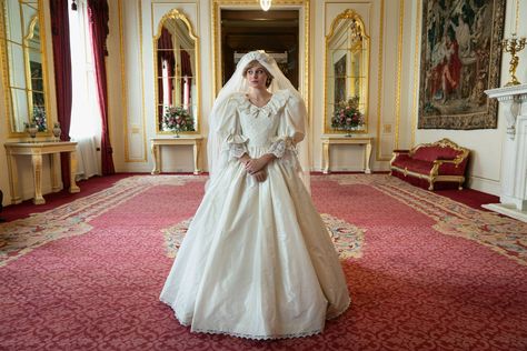 Where was the 'The Crown' filmed? Prinses Margaret, Princess Diana Wedding Dress, Ratu Elizabeth, Princesa Margaret, Diana Wedding Dress, The Crown Season, Princess Diana Wedding, Iron Lady, Blue Chiffon Dresses