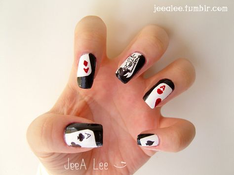 Nail art:    Playing card / poker card nail art design Fingernail Ideas, King Nails, Las Vegas Nails, Vegas Nails, White Nail Art, Black Nail Designs, Simple Nail Art Designs, Toes Designs, Stamping Nail Art