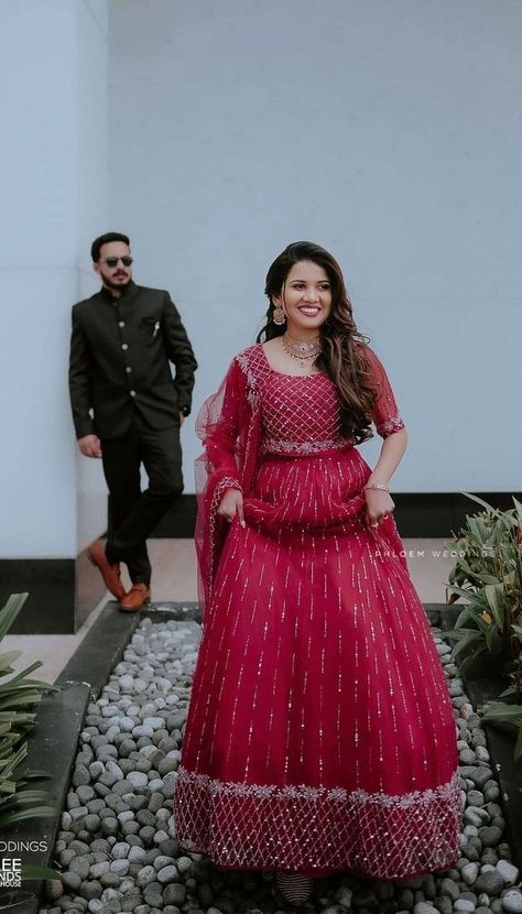 Engagement Costume For Couple Indian, Reception Outfit For Bride Indian Saris, Wedding Reception Dress For Couples, Bridal Lehangas Reception Dresses, Reception Frocks For Bride, Kerala Reception Dress For Bride, Christian Engagement Dress, Reception Outfit For Bride Indian, Reception Dress Bride Indian