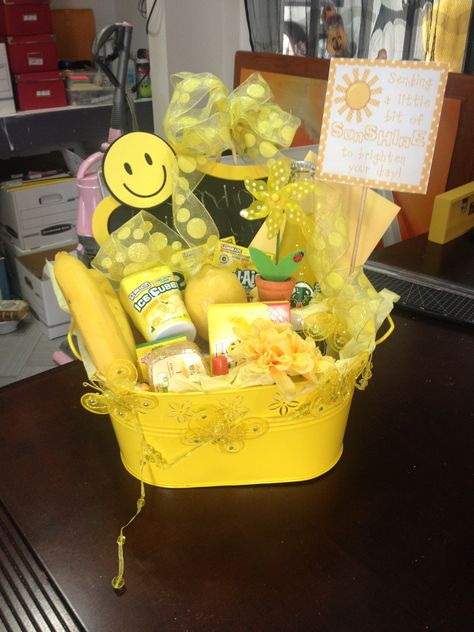 Yellow Snacks For Color Party, Yellow Gift Basket Ideas, Yellow Snacks, Yellow Gifts Basket, Sunshine Basket, Sympathy Basket, Summer Gift Baskets, Pink Gift Basket, Sunshine Box