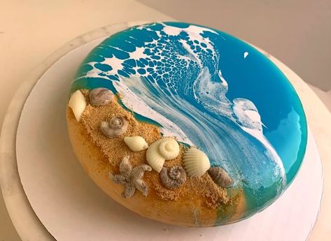 Vegan cake with spider mirror glaze with chocolate sea shells Ocean Mirror Glaze Cake, Mirror Glaze Cake Design, Sea Cake Ideas, Glaze Cake Decoration, Ocean Mirror, Marine Cake, Glazed Cake, Mirror Glaze Cake Recipes, Cake Designs For Kids