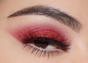 Basic Red Makeup Look, How To Do Red Eyeshadow, Deep Red Eyeshadow Looks, Red Valentines Eyeshadow Look, Red And Pink Eye Makeup, Subtle Red Eyeshadow, Smoky Red Eye Makeup, Subtle Red Makeup, Subtle Red Eye Makeup