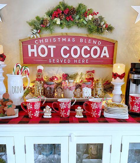 Dining Delight: Hot Cocoa Bar with Gingerbread Theme Hot Cocoa Decorations, Kitchen Bar Christmas Decor, Gingerbread Themed Party, Gingerbread Kitchen Decorating Ideas, Gingerbread Themed Christmas Decor, Gingerbread Breakfast, Christmas Gingerbread Decor, Cocoa Bar Ideas, Hot Cocoa Bar Ideas