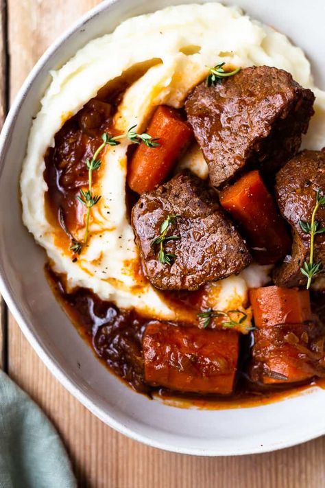 Braised Venison Roast, Chuck Roast Dutch Oven, Venison Roast Crockpot, Roast Venison Recipes, Braised Venison, High Protein Low Carb Recipes Dinner, Deer Roast, Slow Cooker Venison, Venison Roast