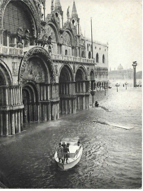 History Of Venice, Venice In Winter, Pictures Of Venice, Venice Photos, Venice City, Marcello Mastroianni, Italy Landscape, Watercolor Architecture, Italian Architecture